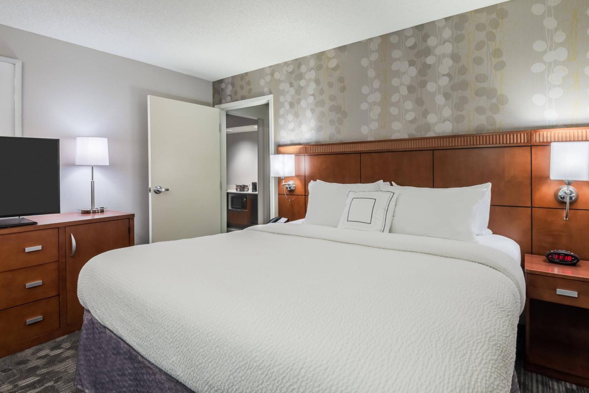 Courtyard Mobile Hotel Exterior photo