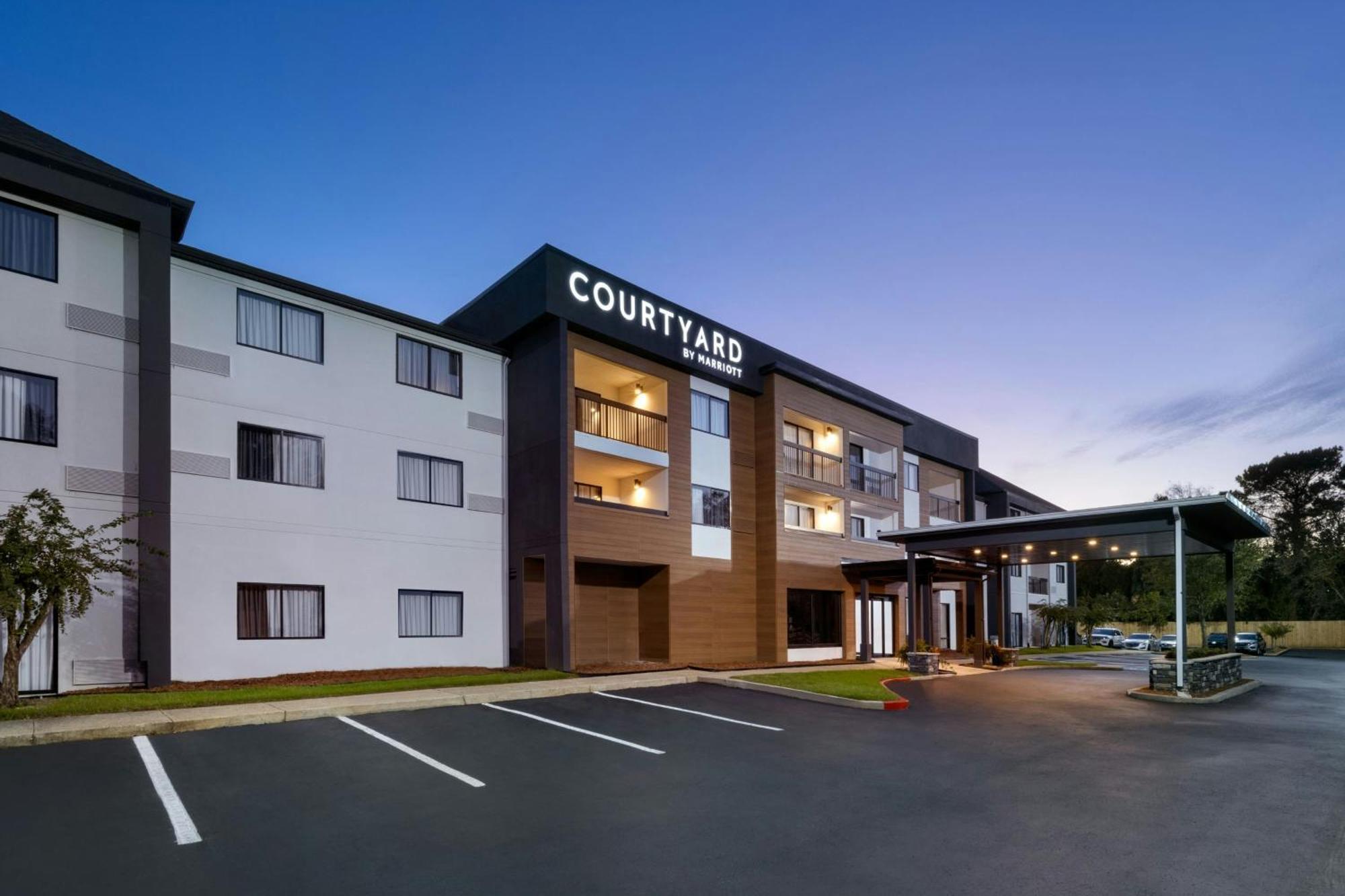 Courtyard Mobile Hotel Exterior photo